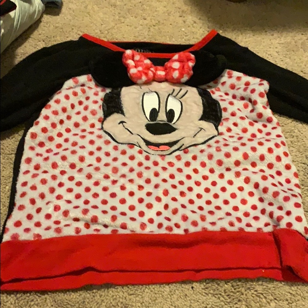 Super cute Minnie Mouse shirt